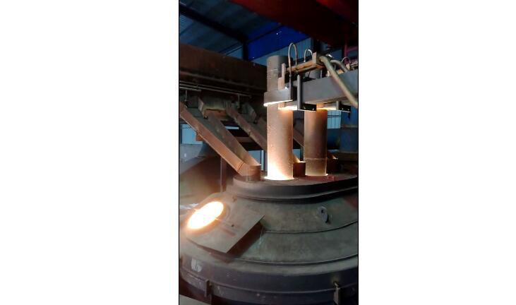 電弧爐冶煉現場視頻